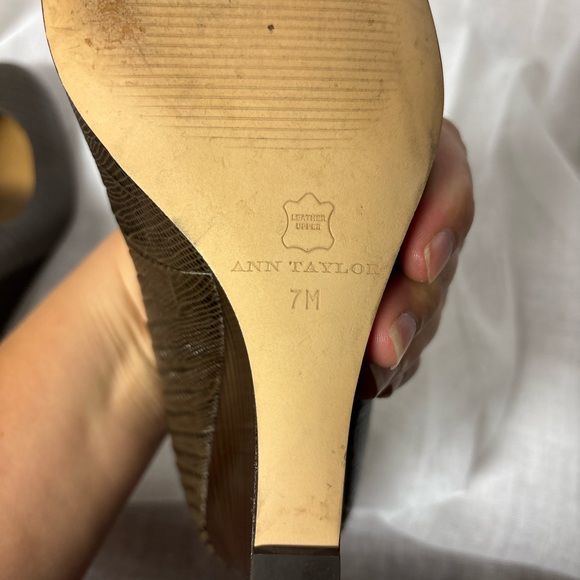 Ann Taylor Platform Wedges Kamela Exotic Embossed Leather Wedges SZ 7 - Picture 7 of 9